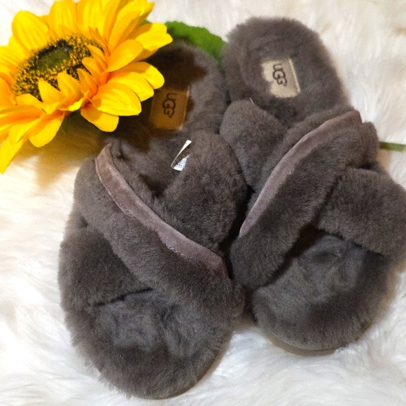 UGG ABELA Gray Fur Slippers - Picture 1 of 7